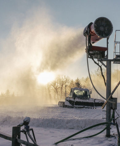 Snowmaking and Base of Minuteman Grooming at Roundtop