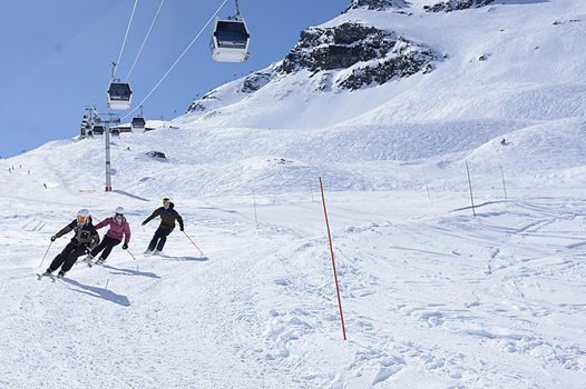 Group Alpine Skiing at Les 3 Vallees Meribel Mottaret