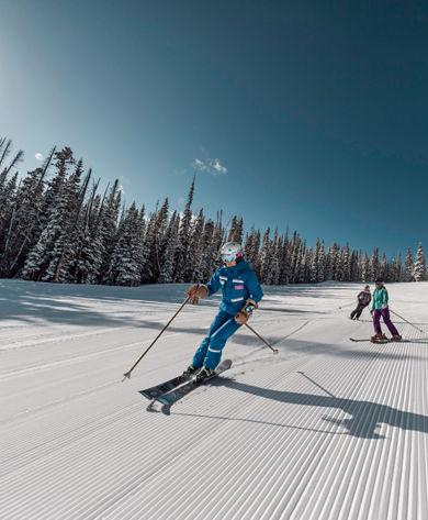 Family skis in Red Buffalo Park adventure zone with instructor in Beaver Creek, CO.