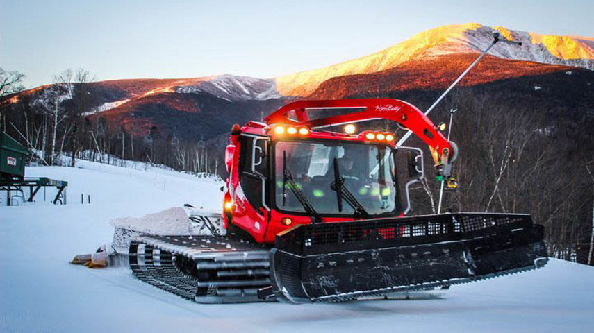 Snowcat Grooms Ski Run at Wildcat Mountain