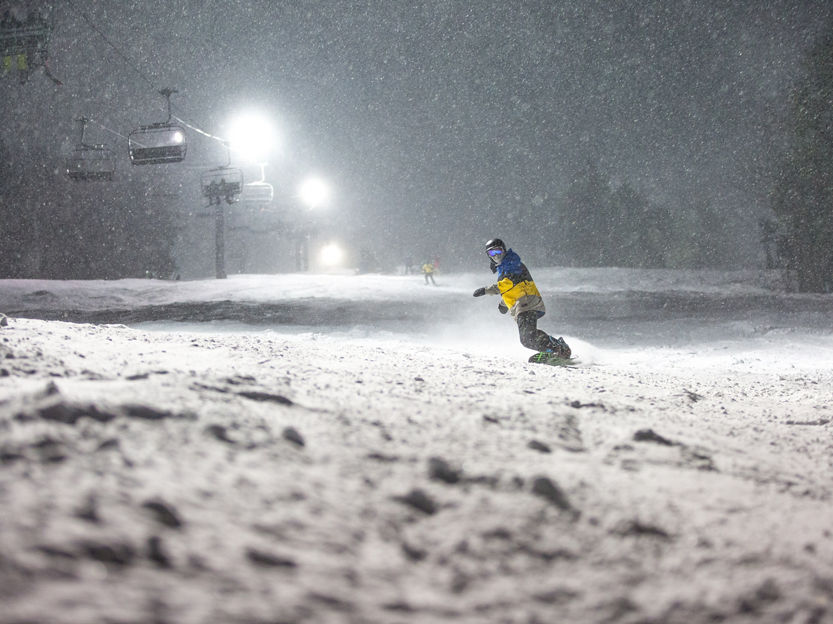 Snowboarding at night at Crotched 