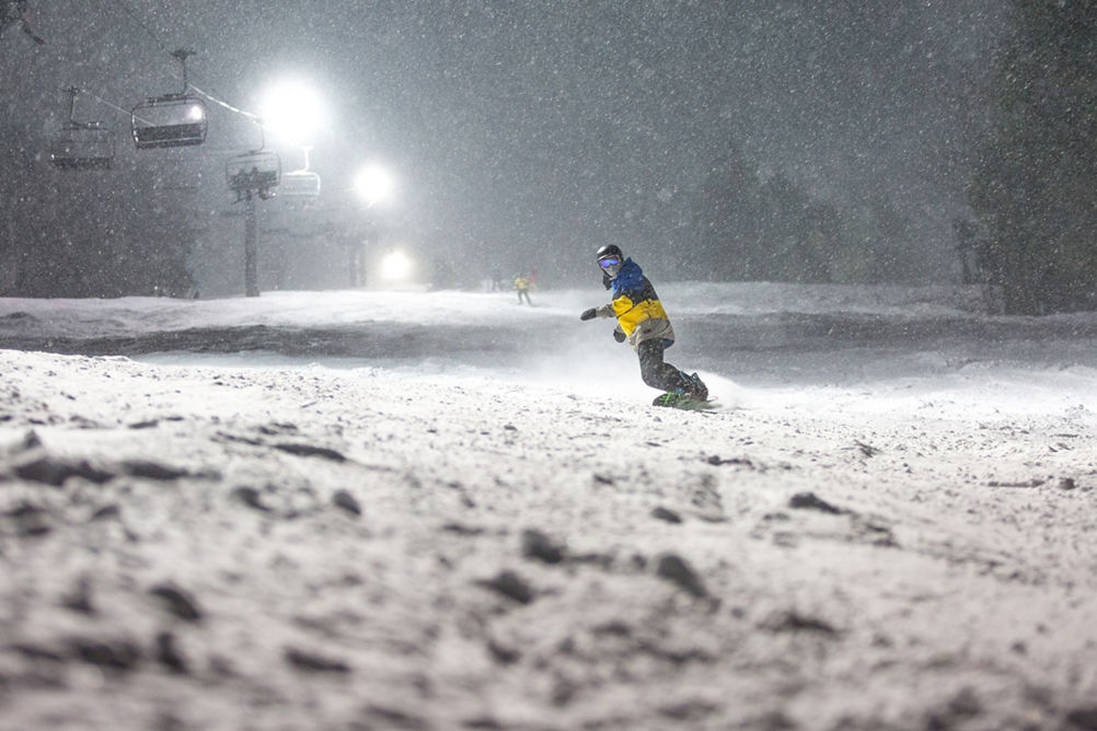 Snowboarding at night at Crotched 