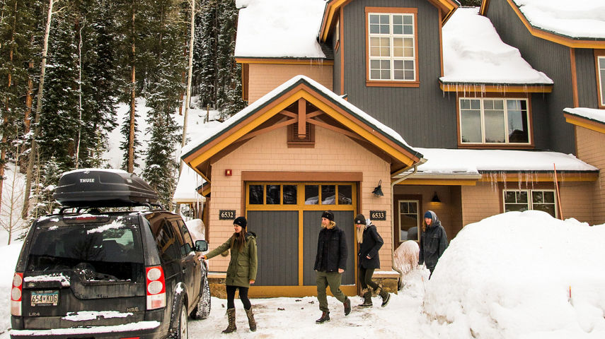 Friends enjoy lodging amenities and the surrounding areas in Keystone, CO.