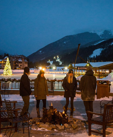 Friends enjoy lodging amenities and the surrounding areas in Keystone, CO.