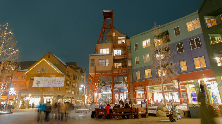 Friends enjoy lodging amenities and the surrounding areas in Keystone, CO.