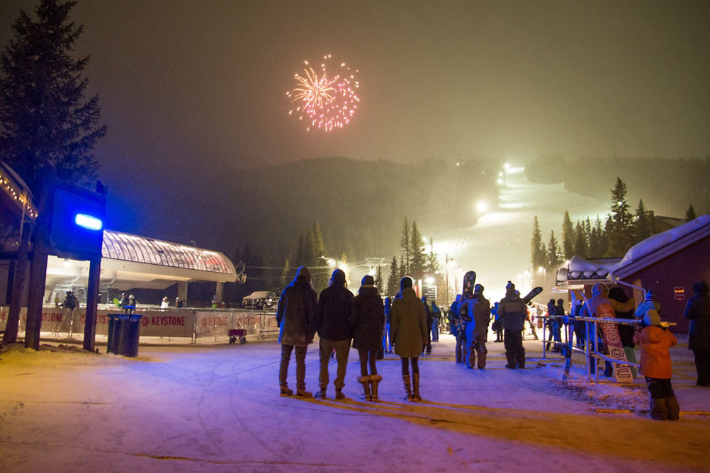 Friends enjoy lodging amenities and the surrounding areas in Keystone, CO.