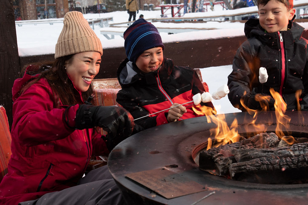 Family enjoying Smores at Park City