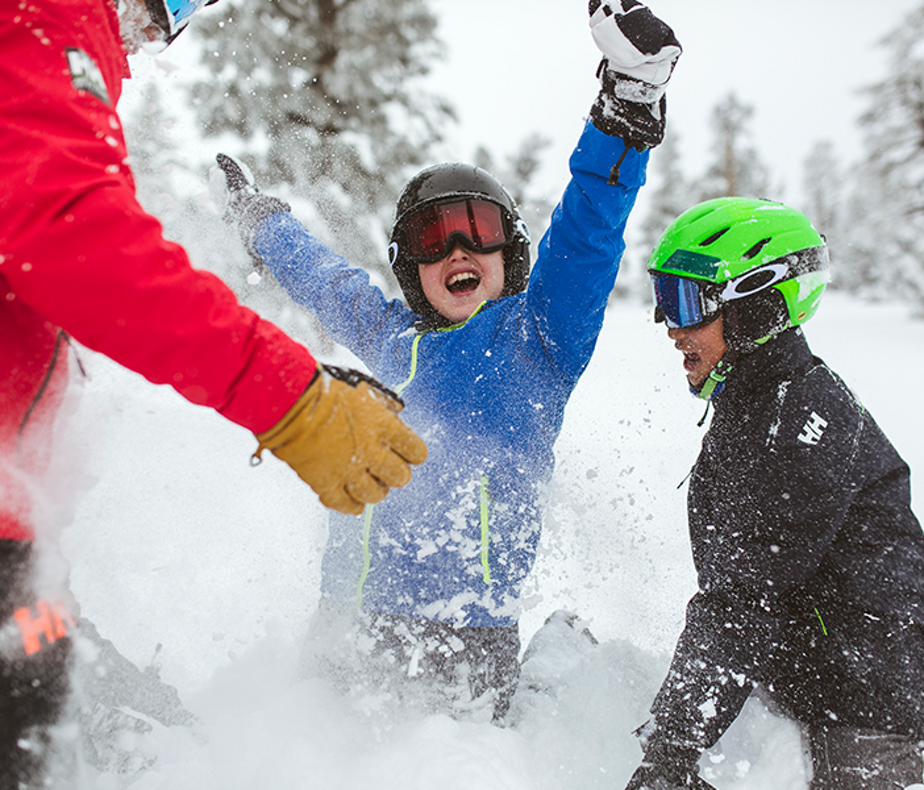 Top 4 reasons for ski clothing rental