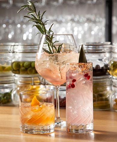 Cocktails at Bourbon Pub in The Village at Northstar