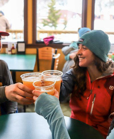 Group of Friends Drinks Beers Apres Ski at Wildcat Mountain