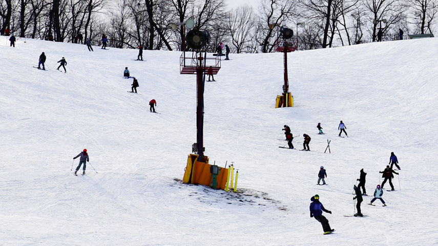 Guests skiing and snowboarding in the bowl at Snow Creek