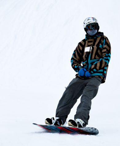 Guest having fun snowboarding at Snow Creek