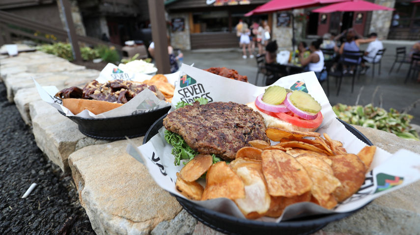 Food and Beverage Imagery at Emo's Pit in Seven Springs