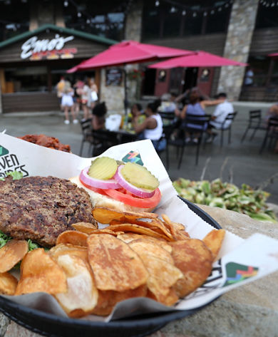 Food and Beverage Imagery at Emo's Pit in Seven Springs