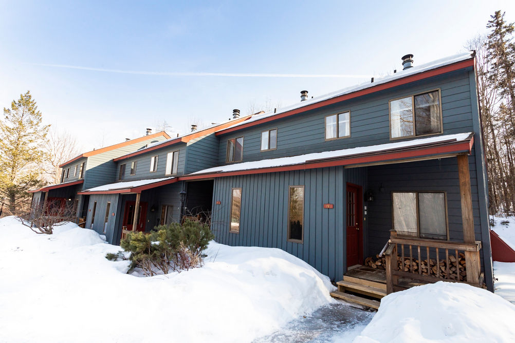 Exterior of Bears Crossing Condominiums at Mount Snow Resort