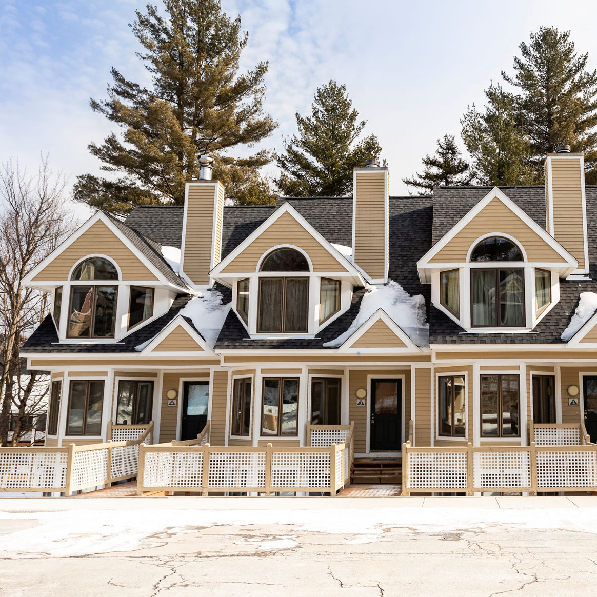 Exterior of the Seasons On Mount Snow Condominiums at Mount Snow Resort
