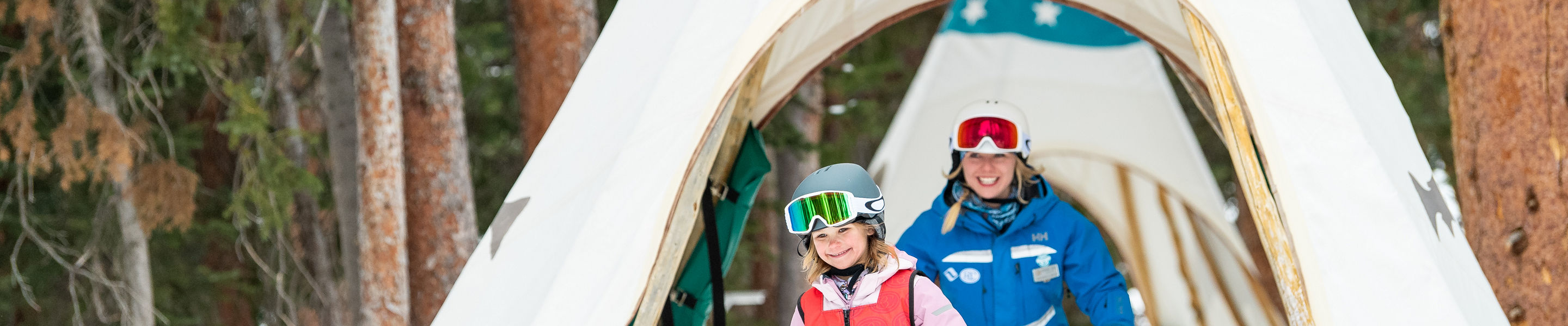 Young children skiing with an instructor