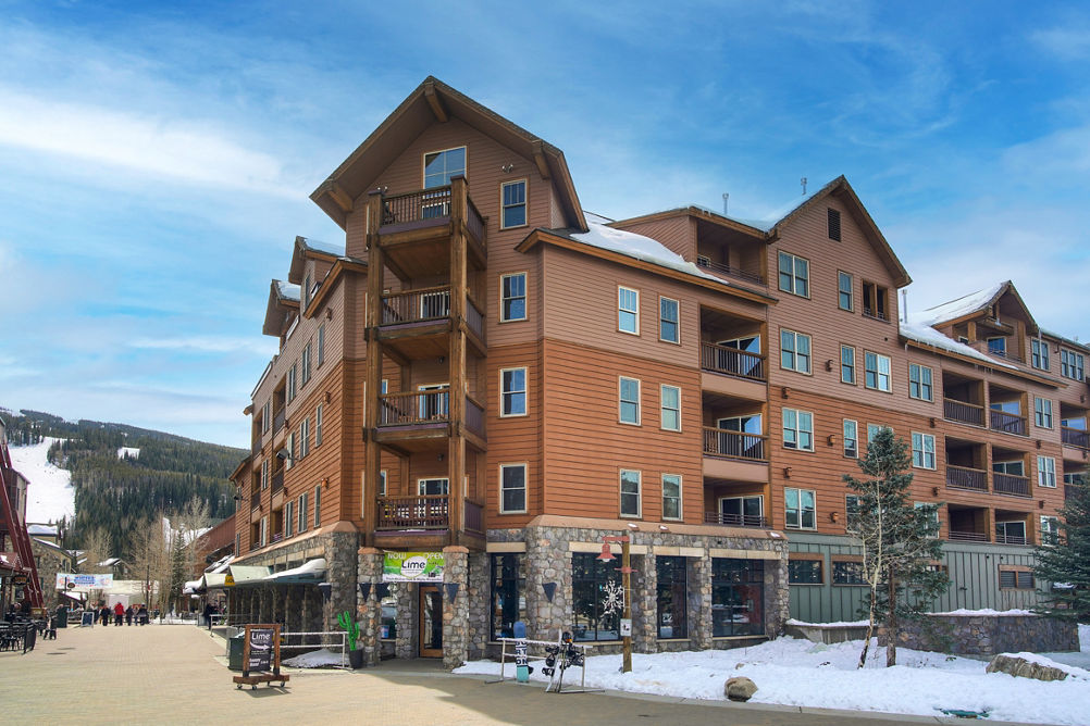 Exterior of the Buffalo Lodge at Keystone Mountain Resort