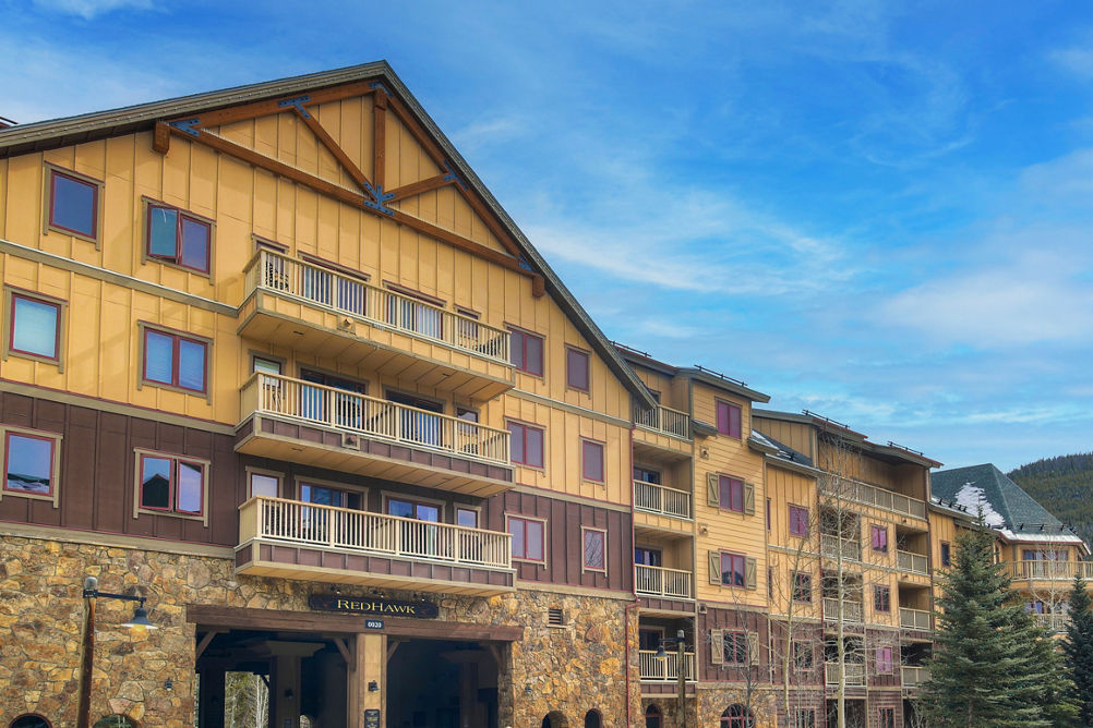 Exterior of the Red Hawk Lodge at Keystone Mountain Resort