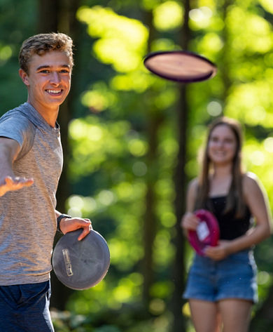 Friends Play Disc Golf at Mount Sunapee