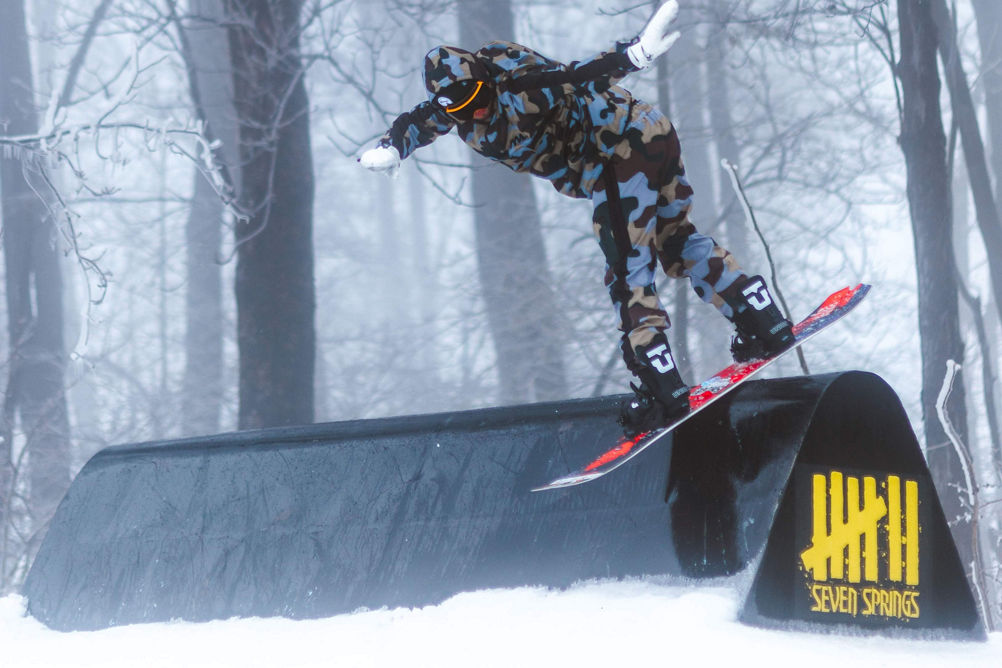 Snowboarder in terrain Park