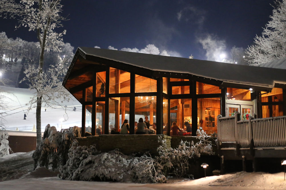 Helen's Restaurant at Night