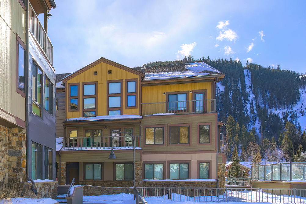 Exterior of Slopeside Condos at Keystone