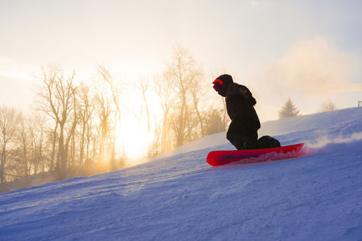Snowboarder Carves Across Mountain at Roundtop