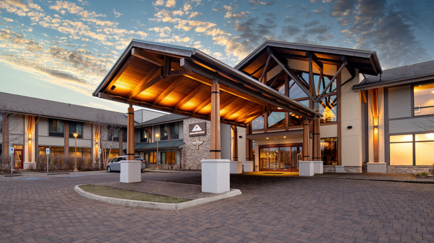 Highlands Lodge Exterior