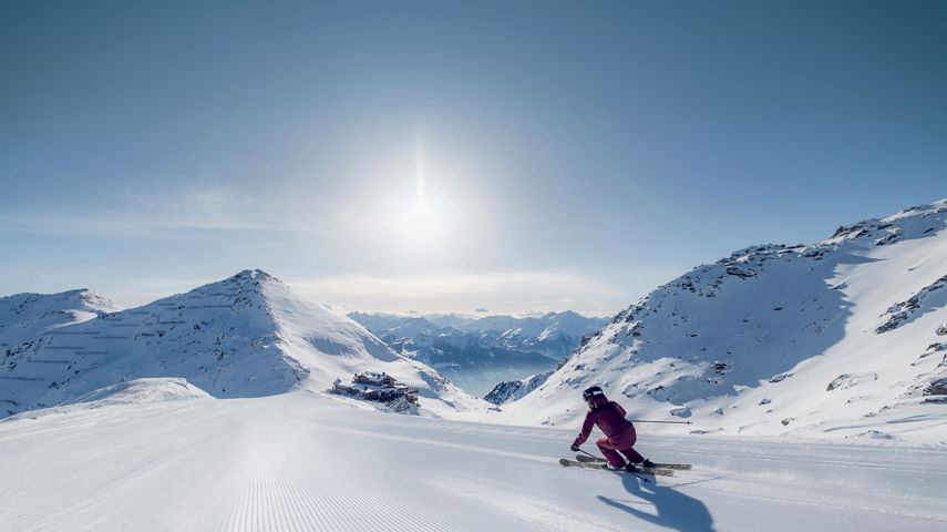  Guest Skiing on Groomed Terrain at Ski-Optimal Hochzillertal