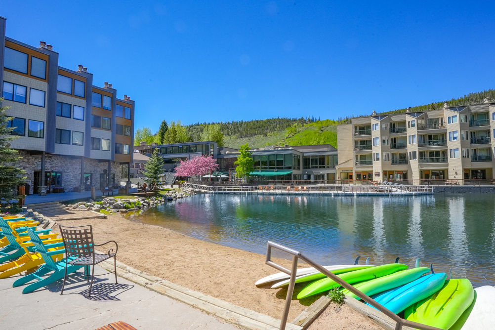 Exterior of Lakeside Village Area at Keystone