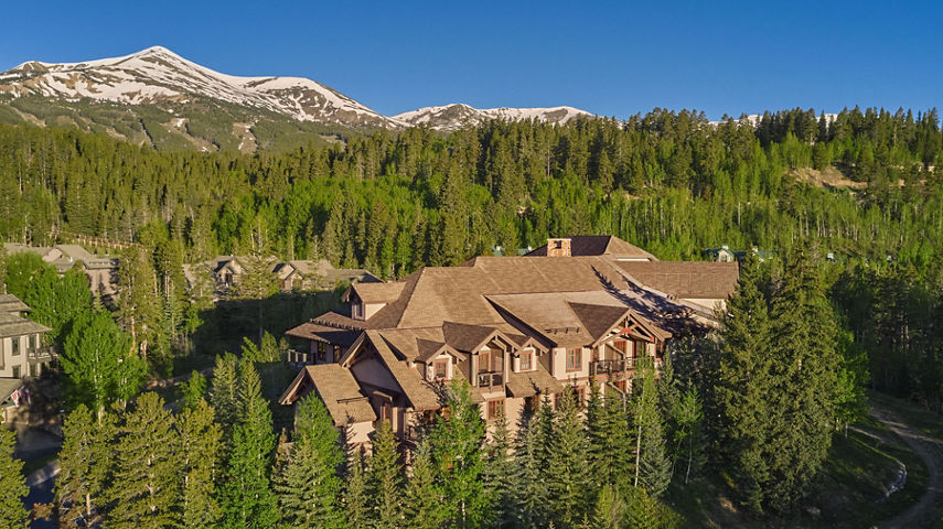 Friends Eat Lunch Outside at Breckenridge Vista Haus