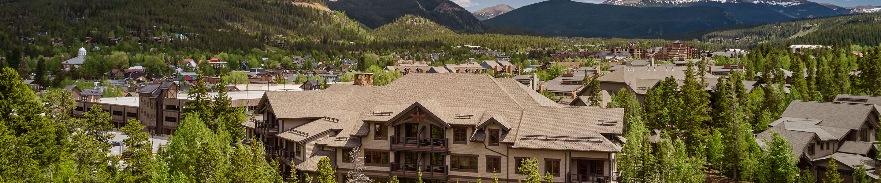 Summer Exterior of Mountain Thunder Lodge at Breckenridge