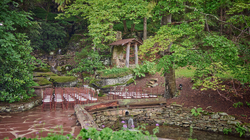 Summer Wedding Ceremony Space at Seven Springs