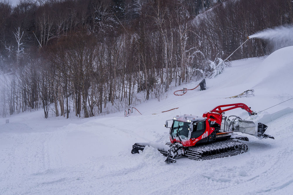 Winch Cat Snow Grooming at Stowe