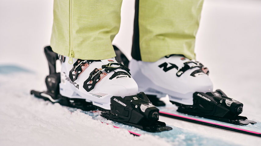 Clipping into My Epic Gear Ski Rental at Beaver Creek