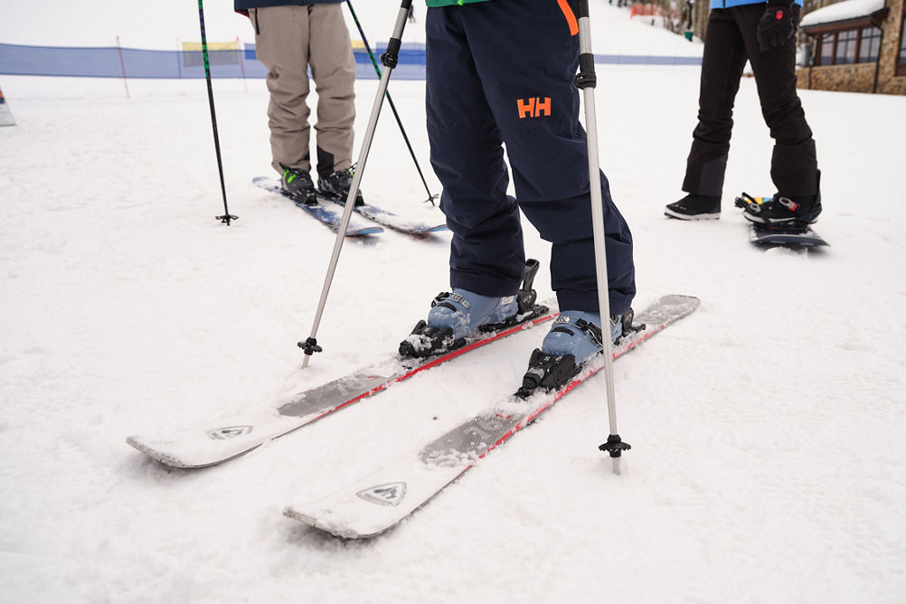 Clipping into My Epic Gear Ski Rentals at Beaver Creek
