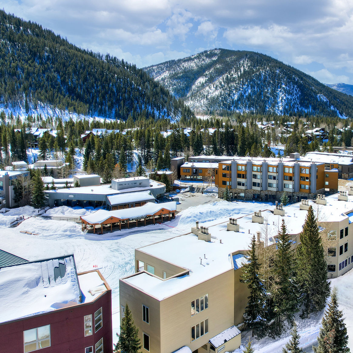 Winter Exterior of Lakeside Village Condos at Keystone