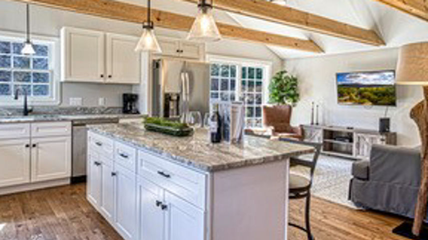 Sunapee Stays Lodging - Interior Kitchen