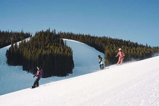 Family of 4 Going Down a Groomed Run in Rose Bowl