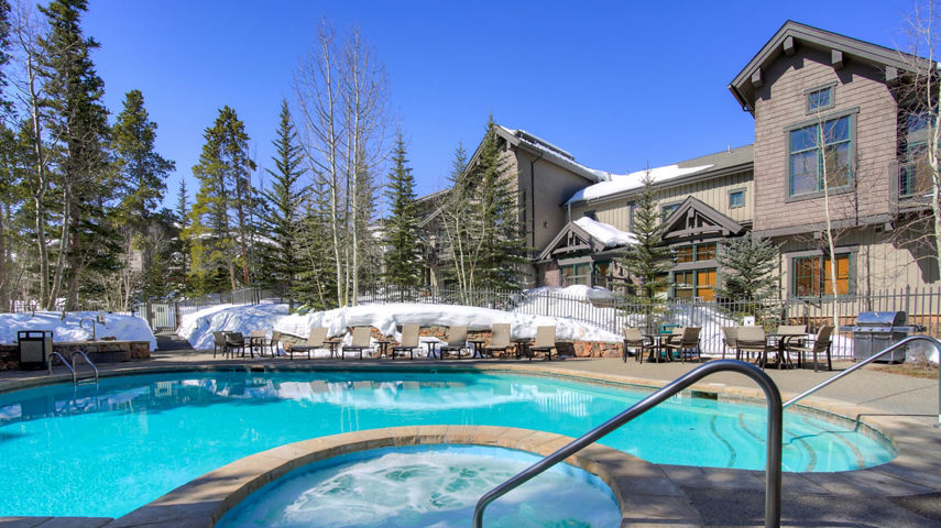 Winter Exterior of Mountain Thunder Lodge at Breckenridge