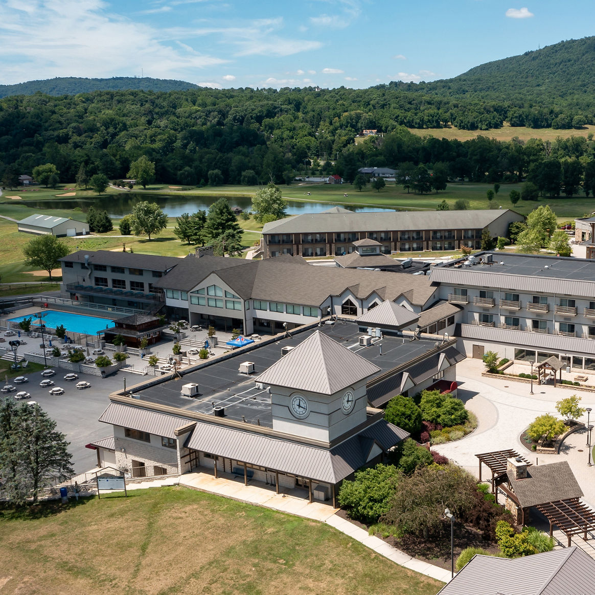 Summer Exterior of Alpine Lodge at Liberty