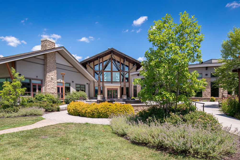 Summer Exterior of Highland Lodge at Liberty