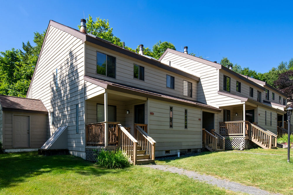Summer Exterior of Bears Crossing at Mount Snow