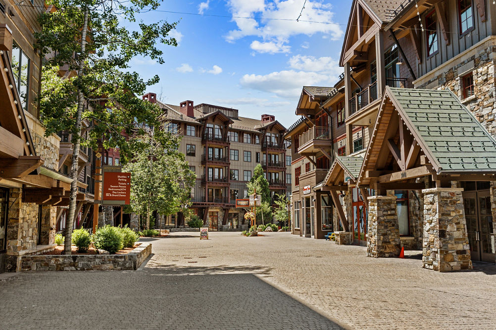 Summer Exterior of Northstar Village Condos