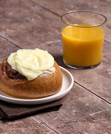 Early Run Signature Cinnamon Roll Plate