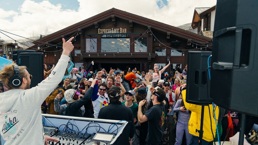 Performer at Express Lift Bar