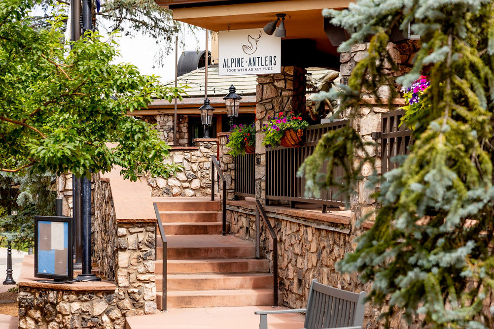 Summer Exterior of Beaver Creek Alpine & Antlers