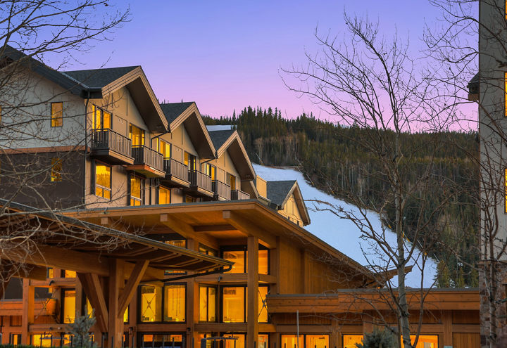 Fall Exterior of Keystone Kindred Resort