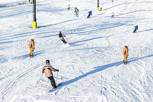 Group carving downhill at Hidden Valley